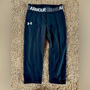 Girls under armour sz medium crop pants